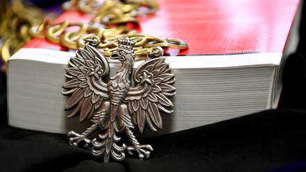 Łańcuch i toga sędziowska, zdjęcie ilustracyjne, fot. PAP/Darek Delmanowicz