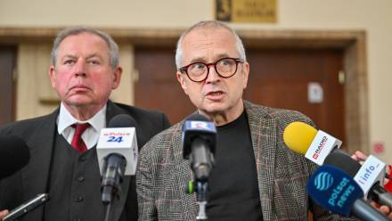Mecenasi Andrzej Malicki (L) i Jacek Dubois (P), obrońcy Janusza Palikota. Fot. PAP/Maciej Kulczyński