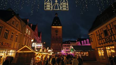 Jarmark bożonarodzeniowy w Niemczech. Fot. PAP/EPA/RONALD WITTEK