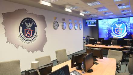 Pokój narad w centrum antyterrorystycznym ABW Fot. PAP/Radek Pietruszka 