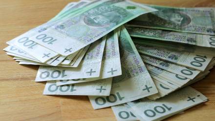 Banknoty. Fot. PAP/Tomasz Waszczuk