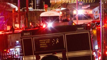 Służby na miejscu katastrofy Fot. PAP/EPA/SHAWN THEW