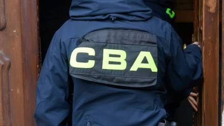 Funkcjonariusz CBA. Fot. PAP/Jakub Kaczmarczyk