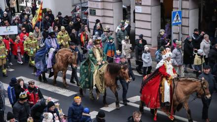  Uczestnicy Orszaku Trzech Króli na ulicach Opola. Fot. PAP/Krzysztof Świderski
