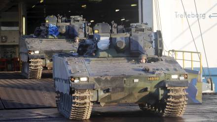 Szwedzki batalion przybył do Rygi. Fot. PAP/EPA/TOMS KALNINS