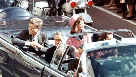 John F. Kennedy i Jackie Kennedy w dniu zamachu. Fot. WikiCommons/domena publiczna