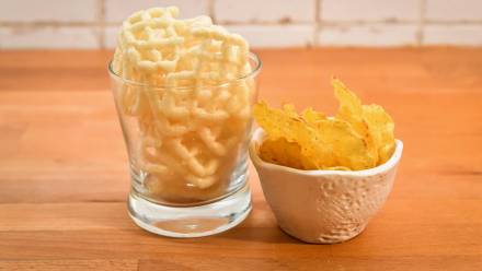 Słone przekąski (zdjęcie ilustracyjne). Fot. PAP/Andrzej Lange