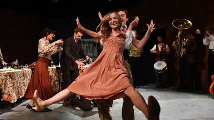 Próba prasowa spektaklu „Opowieści Lasku Wiedeńskiego” w reżyserii Małgorzaty Bogajewskiej na Scenie przy Wierzbowej im. Jerzego Grzegorzewskiego Teatru Narodowego w Warszawie. Fot.  PAP/Piotr Nowak