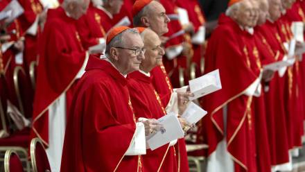 Kardynałowie w Bazylice św. Piotra w Watykanie. Fot. PAP/EPA/MASSIMO PERCOSSI 