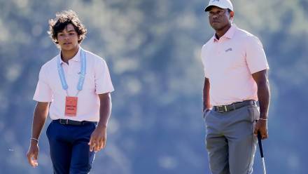 Tiger Woods (P) i jego syn Charlie Woods, fot. PAP/EPA/ERIK S. LESSER