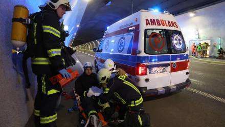 Ćwiczenia ratownicze w tunelu w ciągu Zakopianki Fot. PAP/Grzegorz Momot