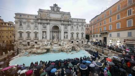 Fontanna di Trevi. Fot. PAP/EPA/FABIO FRUSTACI