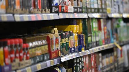 Półka z artykułami spożywczymi Fot. PAP/Marcin Obara