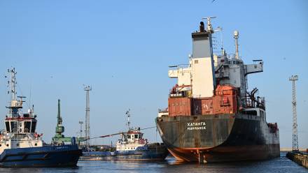 Rosyjski zbiornikowiec „Khatanga” wypływa z Portu Gdynia, fot. PAP/Adam Warżawa