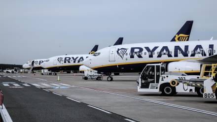 Samoloty Ryanair na lotnisku Warszawa-Modlin, fot. PAP/Wojciech Olkuśnik