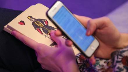 Telefon (zdjęcie ilustracyjne). Fot. PAP/Szymon Pulcyn