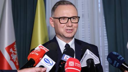 Prezydent Rzeczypospolitej Polskiej Andrzej Duda podczas konferencji prasowej w ambasadzie RP w Watykanie, fot. PAP/Albert Zawada