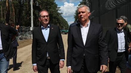 Szef MSWiA Tomasz Siemoniak i minister spraw wewnętrznych Niemiec Alexander Dobrindt. Fot. PAP/Artur Reszko