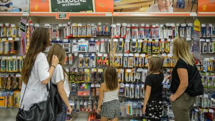 Zakupy artykułów szkolnych Fot. PAP/Wojciech Pacewicz