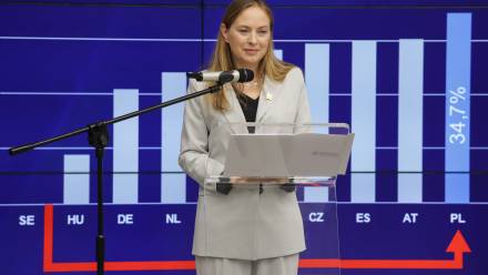 Katarzyna Pełczyńska-Nałęcz podczas konferencji ws. KPO Fot. PAP/Tomasz Gzell