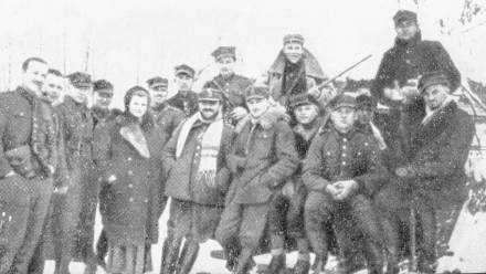 Oddział mjr Henryka Dobrzańskiego „Hubala” był jedyną jednostką polską, która nie zaprzestała walki po klęsce wrześniowej. Nz. Oddział Hubalczyków. W środku w białym szaliku mjr Hubal. Fot. PAP/CAF