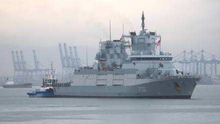 Niemiecki okręt, zdjęcie ilustracyjne. Fot. PAP/EPA/FAZRY ISMAIL