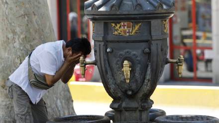 Upał (zdjęcie ilustracyjne). Fot. EPA/TONI ALBIR