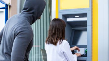 Z ustaleń prokuratury wynika, że wypłat dokonywano z bankomatów w różnych częściach kraju. Fot. Adobe Stock/Andrey Popov (zdjęcie ilustracyjne)