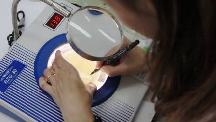 Badanie w laboratorium Fot. PAP/Lech Muszyński