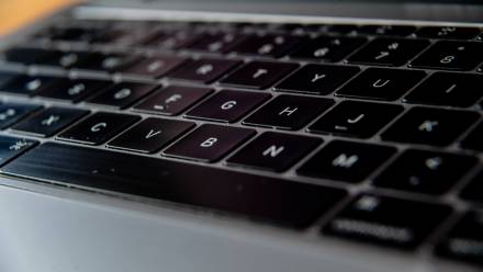 Klawiatura laptopa. Zdj. ilustracyjne. Fot. PAP/Grzegorz Michałowski