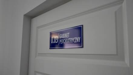 Drzwi do gabinetu psychiatrycznego. Fot. PAP/Piotr Polak