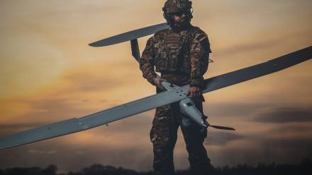 Umowa zakłada dostarczenie do końca 2025 r. do Wojska Polskiego 13 zestawów dronów. FlyEye. Fot. PAP/	Albert Zawada