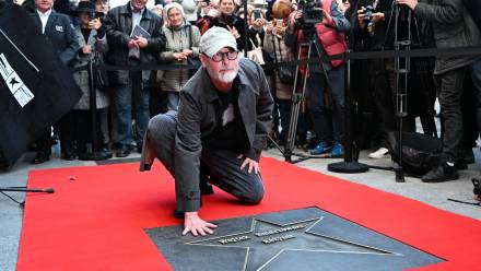 Reżyser Wojciech Smarzowski na odsłonięciu swojej gwiazdy w Łódzkiej Alei Gwiazd przy ulicy Piotrkowskiej. Fot. PAP/Łukasz Szeląg