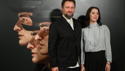 Tomasz Naumiuk (L) i Kamila Tarabura (P) na uroczystej premierze filmu „Franz Kafka” w reżyserii Agnieszki Holland. Fot. PAP/Marcin Obara