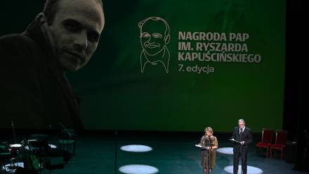 Gala przyznania Nagrody im. Ryszarda Kapuścińskiego. Prowadzący: wicenaczelna PAP Zuzanna Dąbrowska oraz przewodniczący Rady Programowej PAP Bogusław Chrabota Fot. PAP/Radek Pietruszka