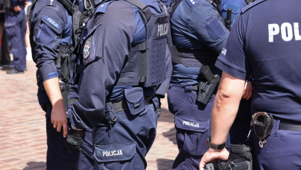 Policja, zdjęcie ilustracyjne, fot. PAP/Albert Zawada