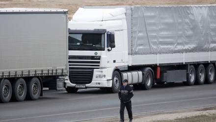 Ciężarówki na Białorusi. Zdjęcie ilustracyjne. Fot. PAP/EPA/TATYANA ZENKOVICH