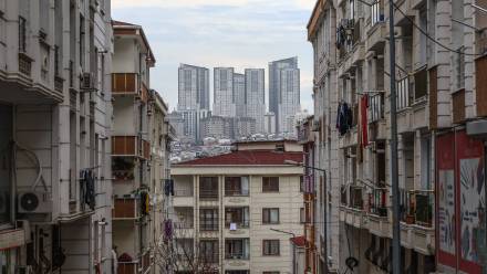 Budynki mieszkalne w Stambule Fot. PAP/EPA/SEDAT SUNA
