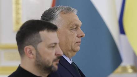 Wołodymyr Zełenski i Viktor Orban Fot. PAP/EPA/SERGEY DOLZHENKO