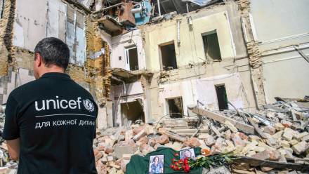 Upamiętnienie ofiar rosyjskiego ataku na szpital dziecięcy Ochmatdyt w Kijowie Fot. PAP/Vladyslav Musiienko