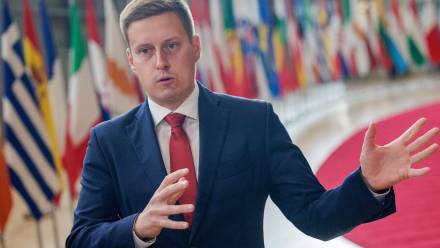 Minister gospodarki i przemysłu Estonii Errki Keldo. Fot. PAP/EPA/OLIVIER MATTHYS