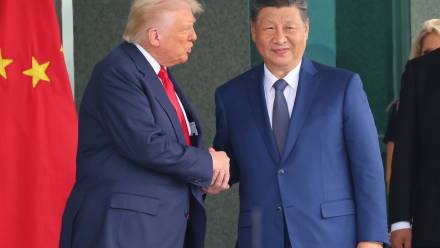 Donald Trump (L) i Xi Jinping (P). Fot. EPA/YONHAP 