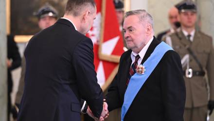 Odznaczony Orderem Orła Białego, pisarz Waldemar Łysiak. Fot. PAP/Radek Pietruszka