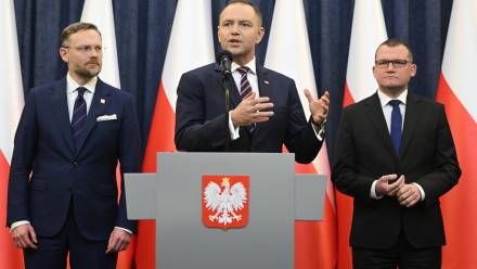 Prezydent Karol Nawrocki, szef Gabinetu Prezydenta Paweł Szefernaker i szef KPRP Zbigniew Bogucki. Fot. PAP/Radek Pietruszka