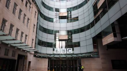 Siedziba BBC. Fot. PAP/EPA/ANDY RAIN