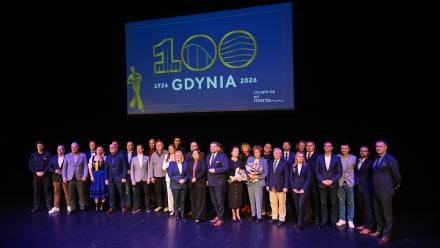 Uczestnicy konferencji prasowej nt. obchodów 100. urodzin miasta Gdyni. Fot. PAP/Andrzej Jackowski