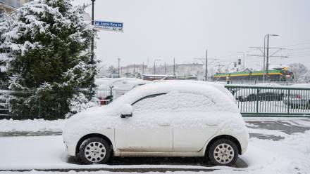 Śnieg na ulicy Fot. PAP/Jakub Kaczmarczyk