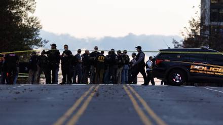 Służby na miejscu postrzelenia żołnierzy, fot. PAP/EPA/WILL OLIVER