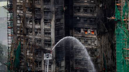 Pożar wieżowców w Hongkongu, fot. PAP/EPA/LEUNG MAN HEI