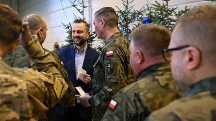 Władysław Kosiniak-Kamysz podczas świątecznego spotkania z żołnierzami. Fot. PAP/	PAP/Darek Delmanowicz